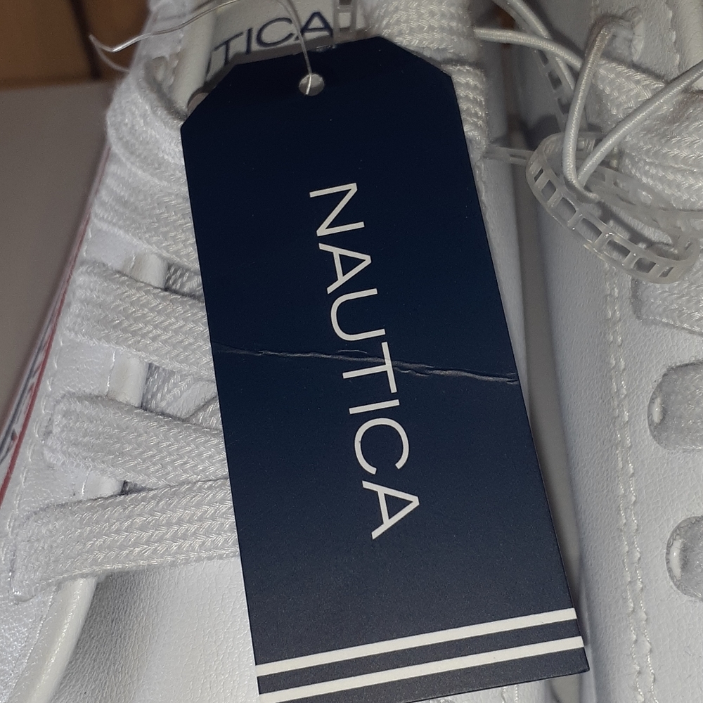 🆕🎁 Nautica White Tennis Shoes - Picture 9 of 10